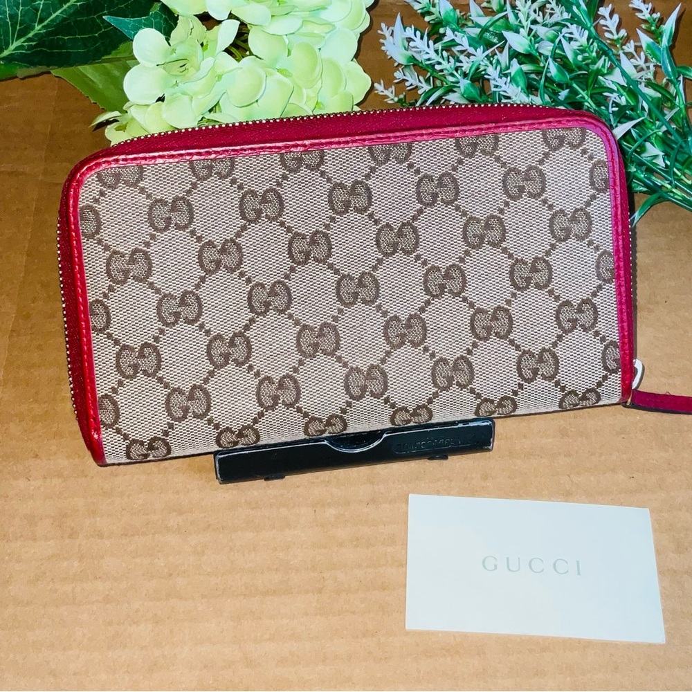 ✅AUTHENTIC GUCCI ZIP WALLET - Picture 2 of 7